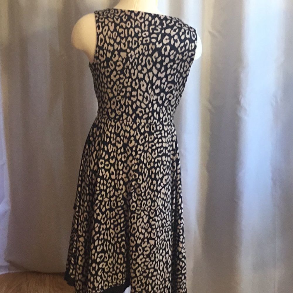 Faux wrap style dress in animal print, pull on v neck, size small SHELBY/PALMER - Picture 9 of 13
